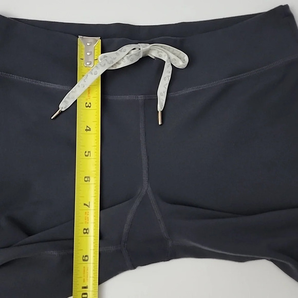 Lululemon Women's Extend Crop II Grey Pink Stitch Stretch 20" Inseam Size 4 - Picture 12 of 13